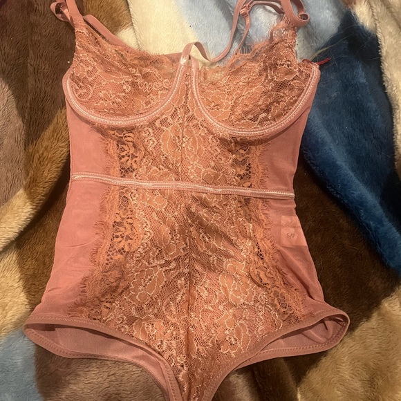 SP Lace Bodysuit in Blush Pink - Picture 2 of 5